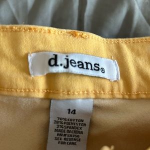 Cute yellow D-Jeans